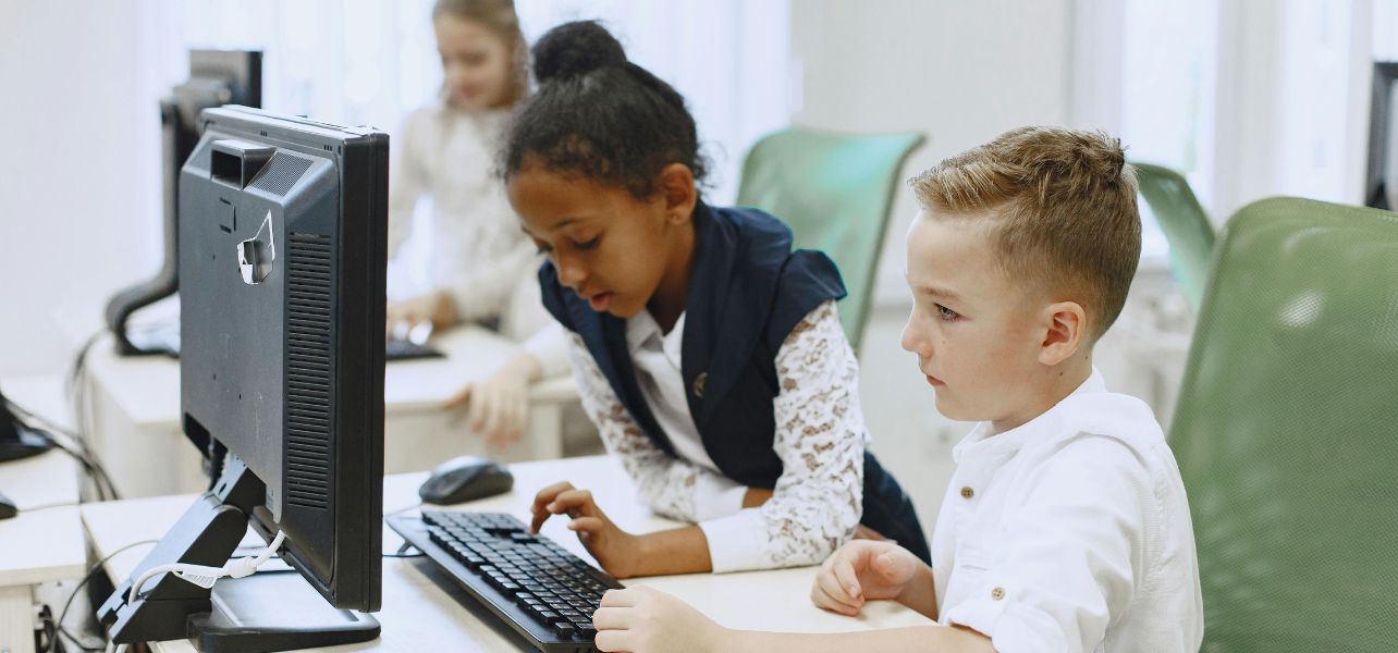 حضور-هوش-مصنوعی-در-مکاتب